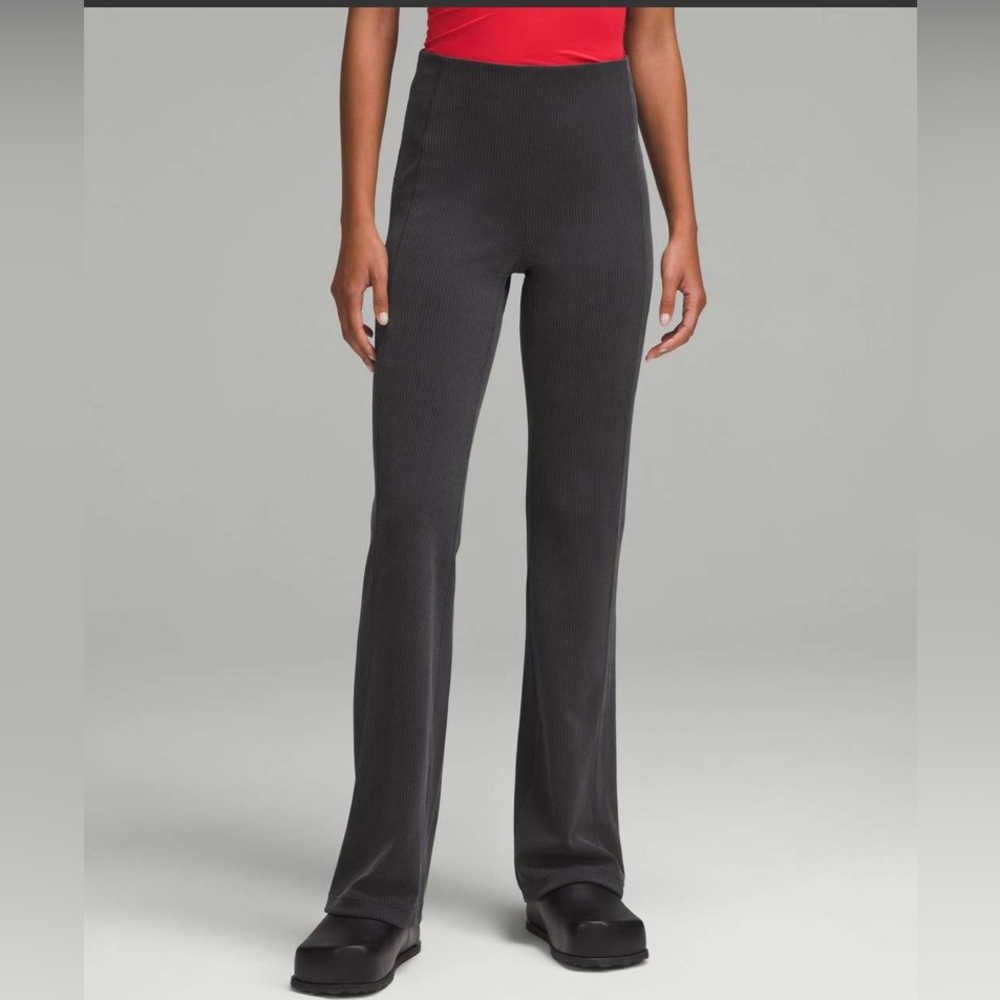 Lululemon Ribbed Softstreme Flared Pant *Regular
Black 33”